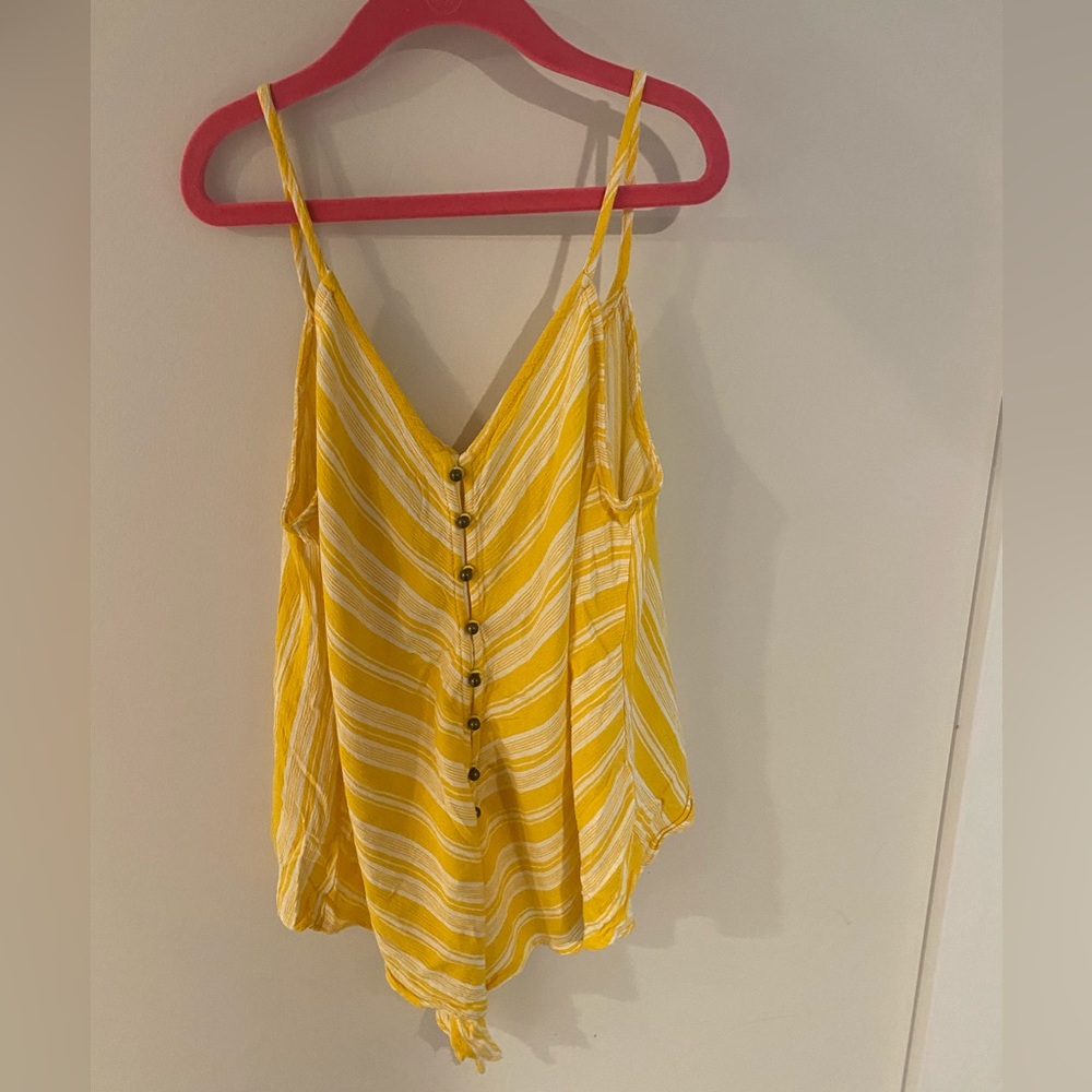 Urban Romantics women’s nice yellow tank top